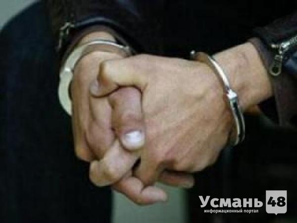 В Усманском районе подсудимый напал на полицейского