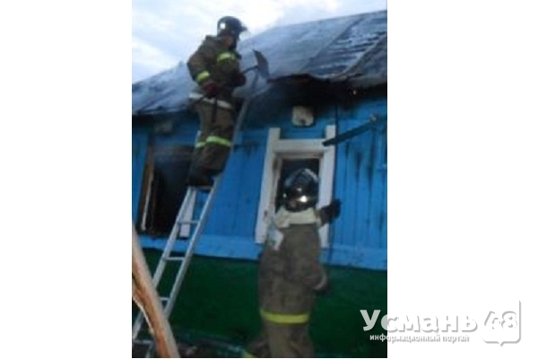 В Усманском районе пожарные тушили дом