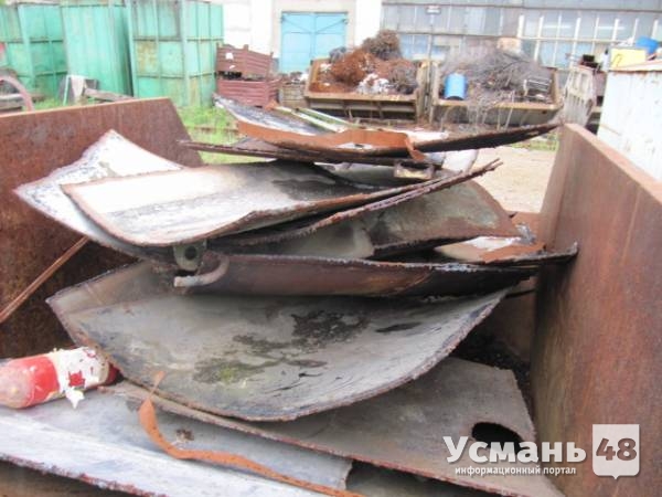 В селе Октябрьское у предпринимателя украли металлолом.