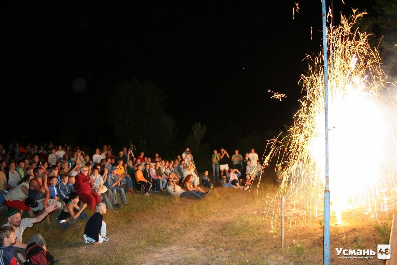 С 17 по 19 июля в Усмани пройдет фестиваль поэзии и авторской песни «Серебряный родник-2015». Программа фестиваля.