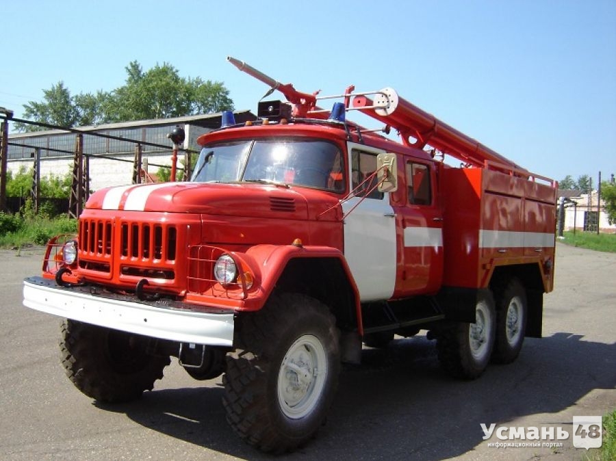 В Усмани пожарные тушили 2 автомобиля
