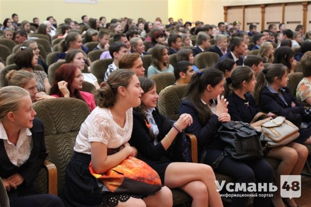 В усманском ДК состоялась встреча молодежи с представителями силовых структур