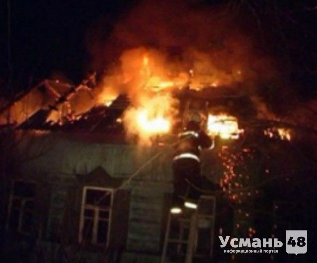 Пожар уничтожил частный дом в Усманском районе