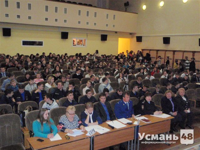 Школьники Усманского района приняли участие в конкурсе «Подросток и закон»