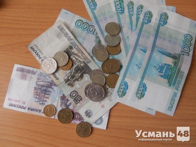 Выбив дверь квартиры вор похитил 8000 рублей