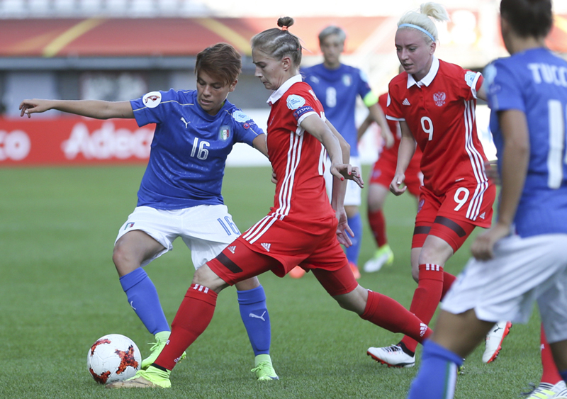 Сборная России за которую выступает воспитанница усманского футбола Анна Чоловяга на Европы-2017 обыграла команду Италии 2:1