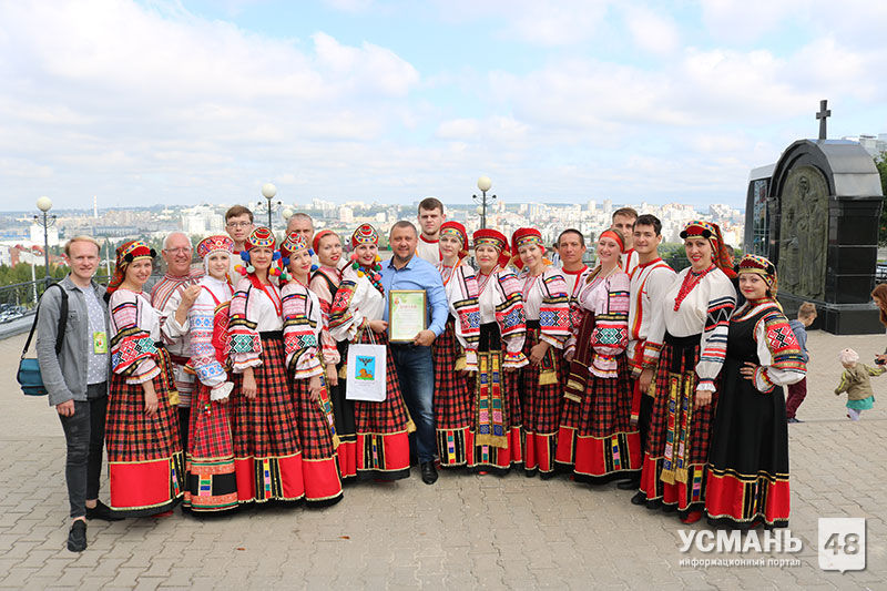 Усманский народный хор посетил фестиваль «Хотмыжская осень»