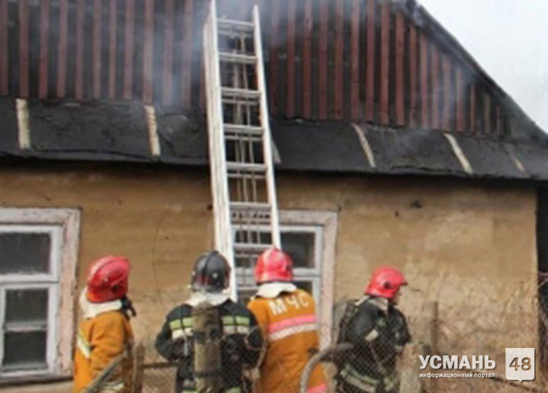 В с. Никольское Усманского района пожарные тушили дом