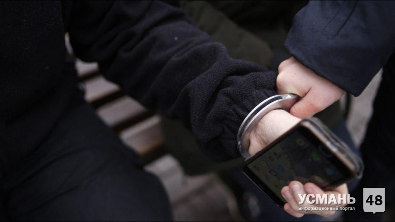 В усманском колледже студент украл сотовый телефон у 37-летнего гражданина