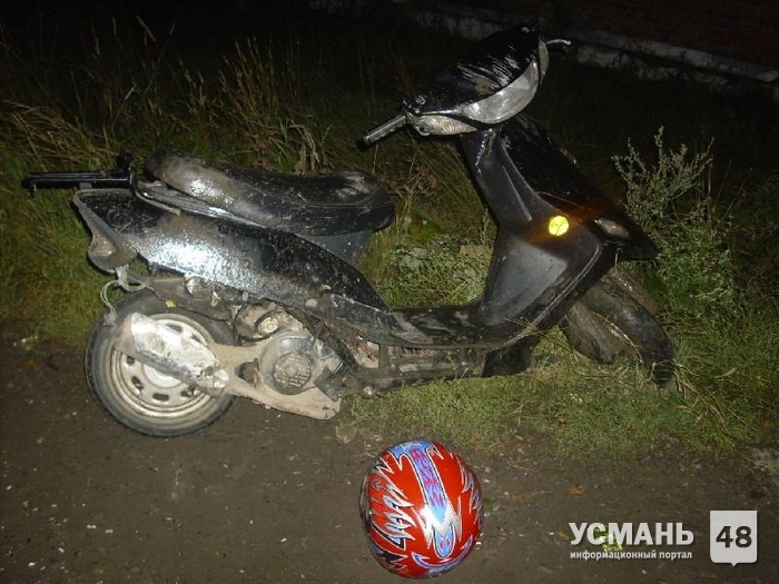 В селе Кривка Усманского района водитель скутера не справился с управлением и съехал в кювет