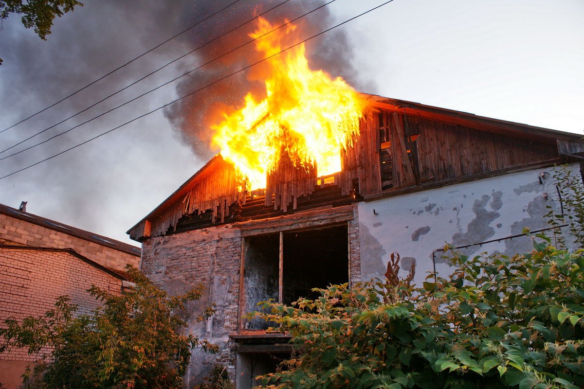 За минувшую ночь в Усмани произошло 2 пожара.
