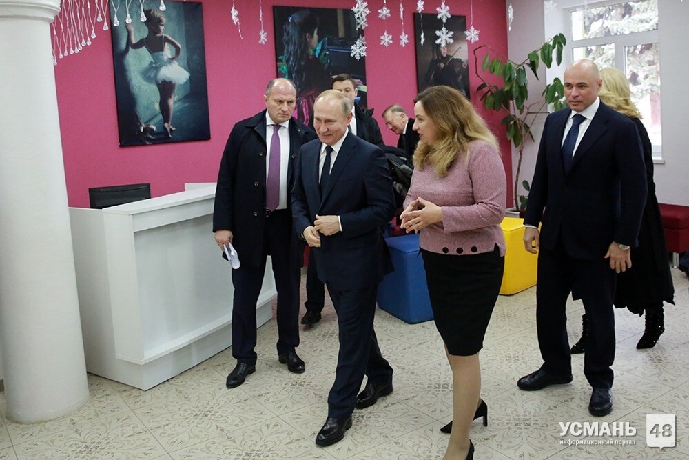 Путин пообещал Усманской школе искусств новый рояль