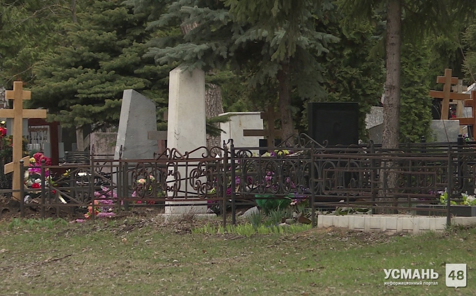 Два кладбищенских мошенничества раскрыли в Усманском районе