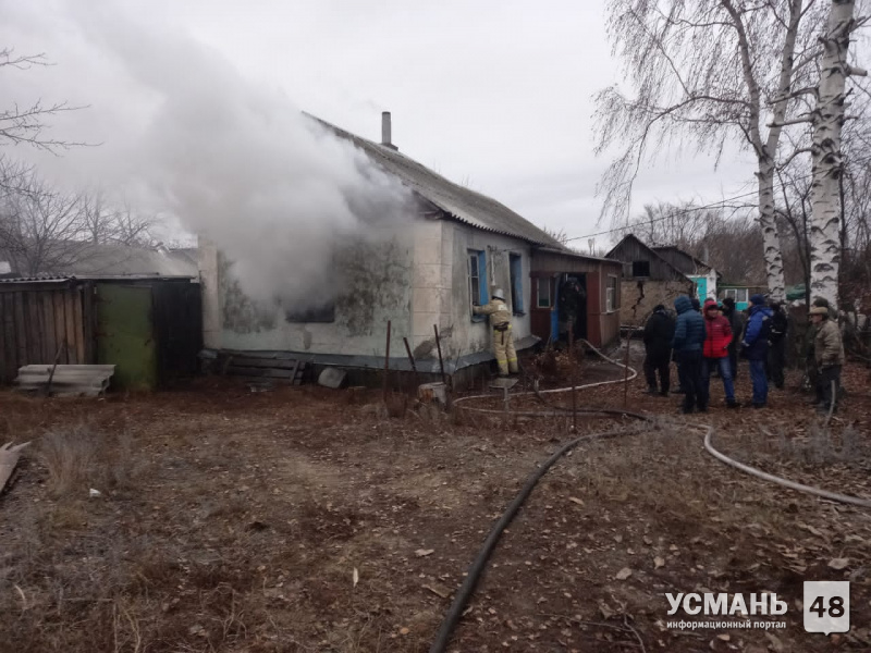 Два человека погибли при пожаре в Усманском районе
