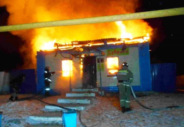 Пожарные почти 5 часов тушили магазин в с. Поддубровка