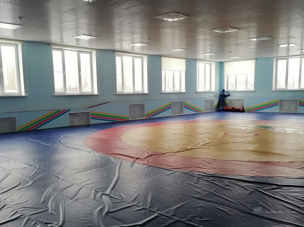 Зал для занятий борьбой появился в усманской школе