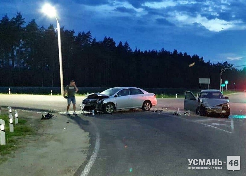 Несколько человек пострадало в аварии на Усманской трассе