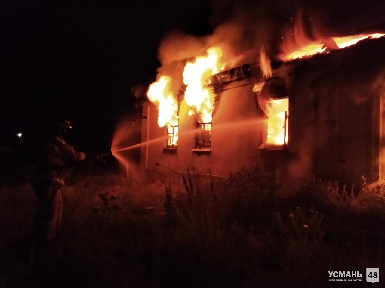 В Усманском районе сгорел дом