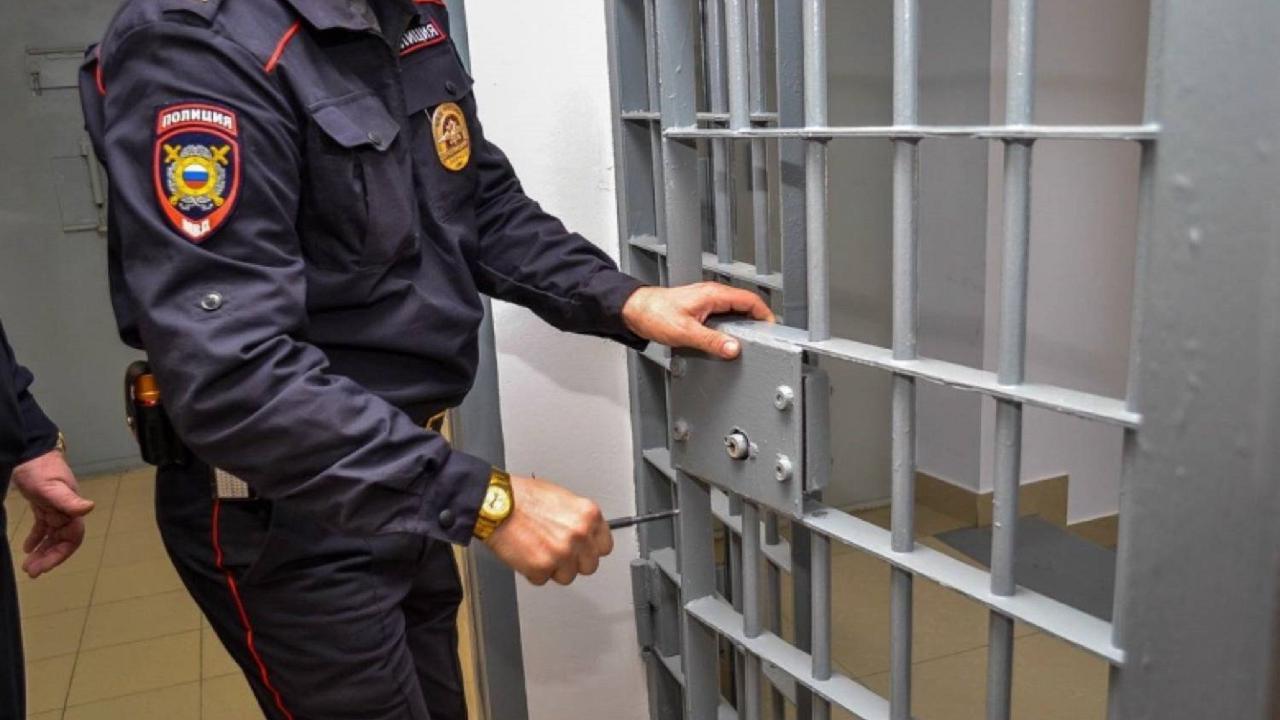 Экс-начальника УФСИН по Липецкой области осудили на 9 лет колонии строгого режима за взятку в 1,5 миллиона рублей.