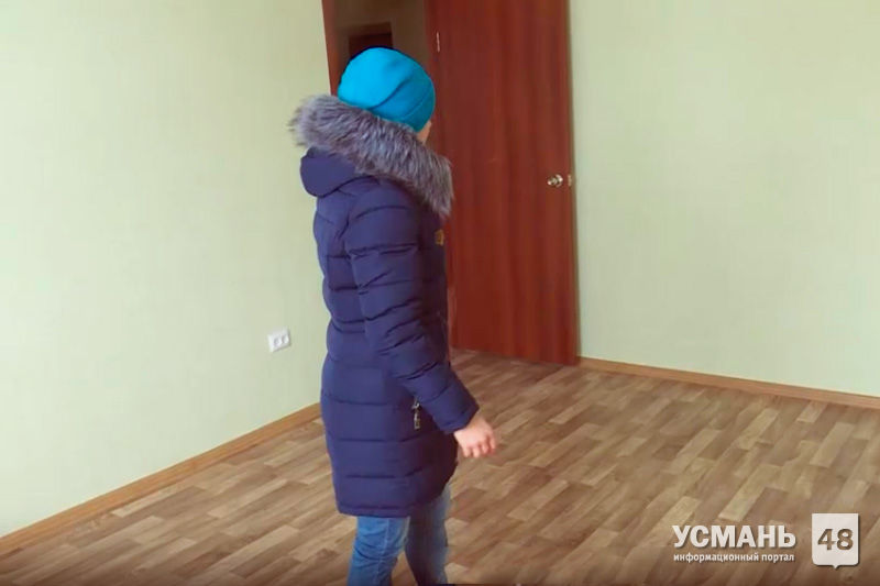 Ключи от новых квартир вручили детям-сиротам в Усманском районе