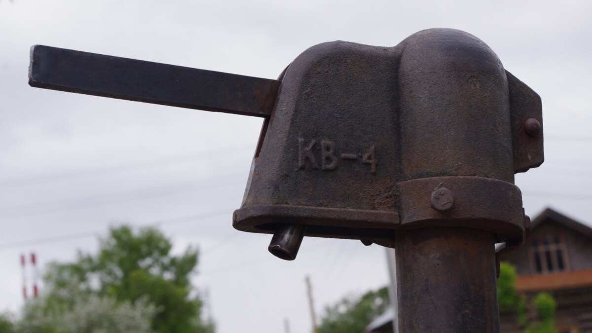 Жители усманского села несколько лет живут без воды, проложенный водопровод прекратил работу спустя месяц после постройки.